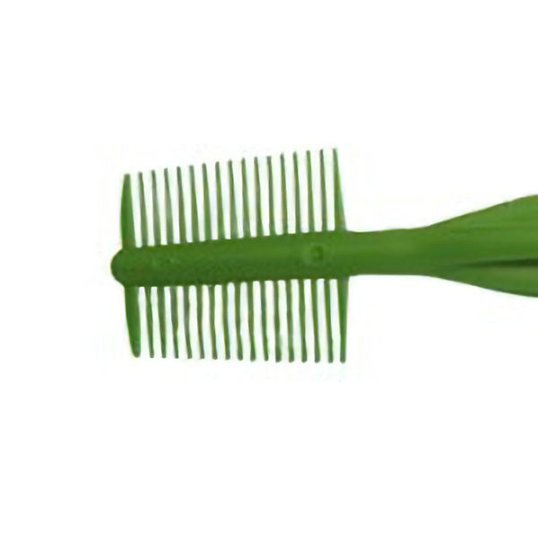 Green coil comb teeth close-up showing wide spacing for gentle de-tangling of ethnic hair